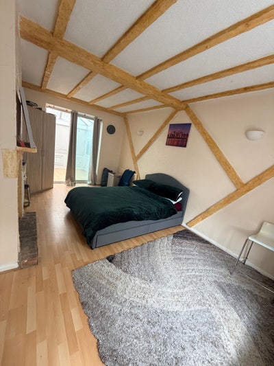 1 Big Master Bedroom with extension  Main Photo