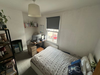 Large Room with in a Bright and Relaxed Home Main Photo