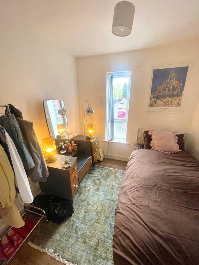 Single room close to city centre – bills included Main Photo