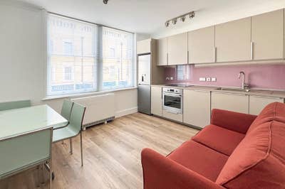 ✨ Stunning 1-Bed Flat in Waterloo Main Photo