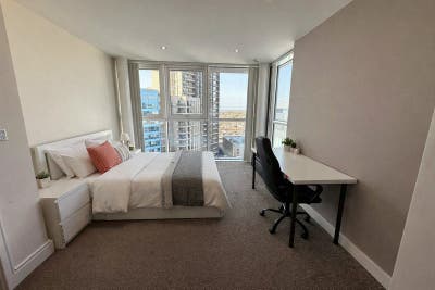 En-Suite Room | Female Flat | Penthouse Living Main Photo
