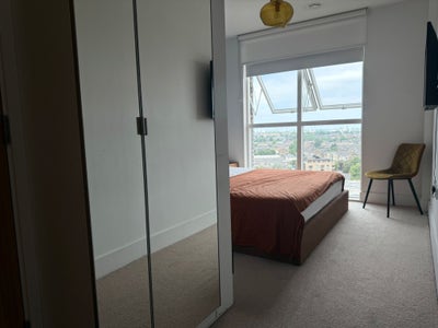 Ensuite, super king bed, 8 min to Brixton station Main Photo