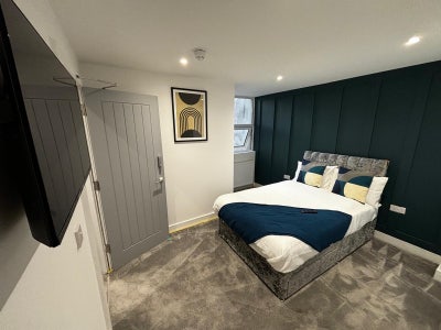 🌟 Modern Double En Suite Room 🏡  Main Photo