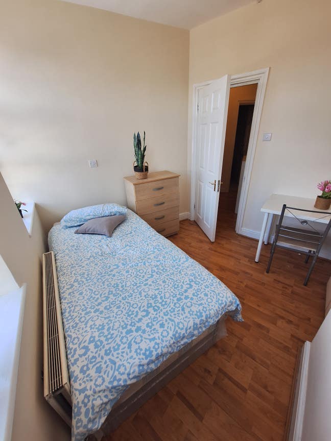 Cozy Single room- 5 mins walk to Dollis Hill Main Photo