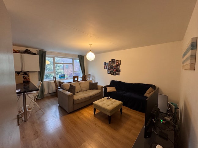 4 Proper Double Bedrooms Recently Refurbished  Main Photo