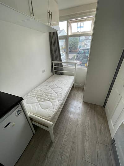 Ensuite room in Feltham , London TW13 7BJ  Main Photo