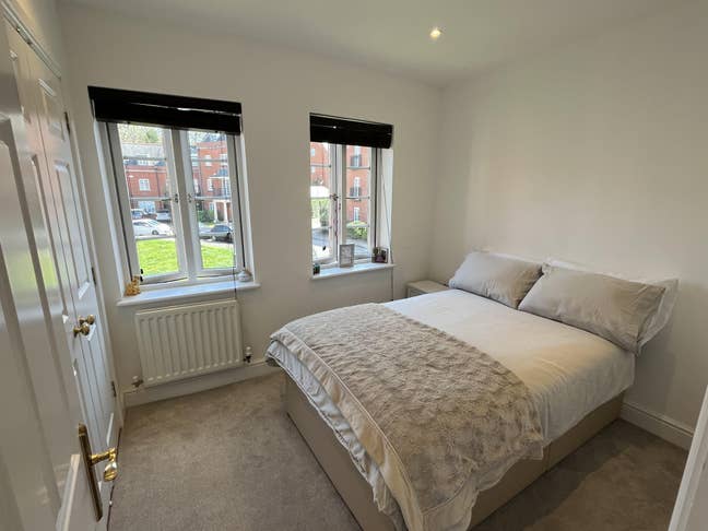 Bright and Airy Fully Furnished Double Bedroom Main Photo
