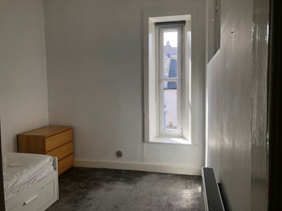 Furnished flat with spare bedroom Main Photo