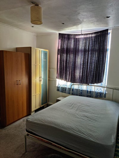Double room available in IG11 Main Photo