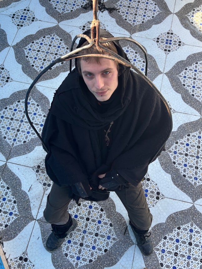 Looking for a room Main Photo