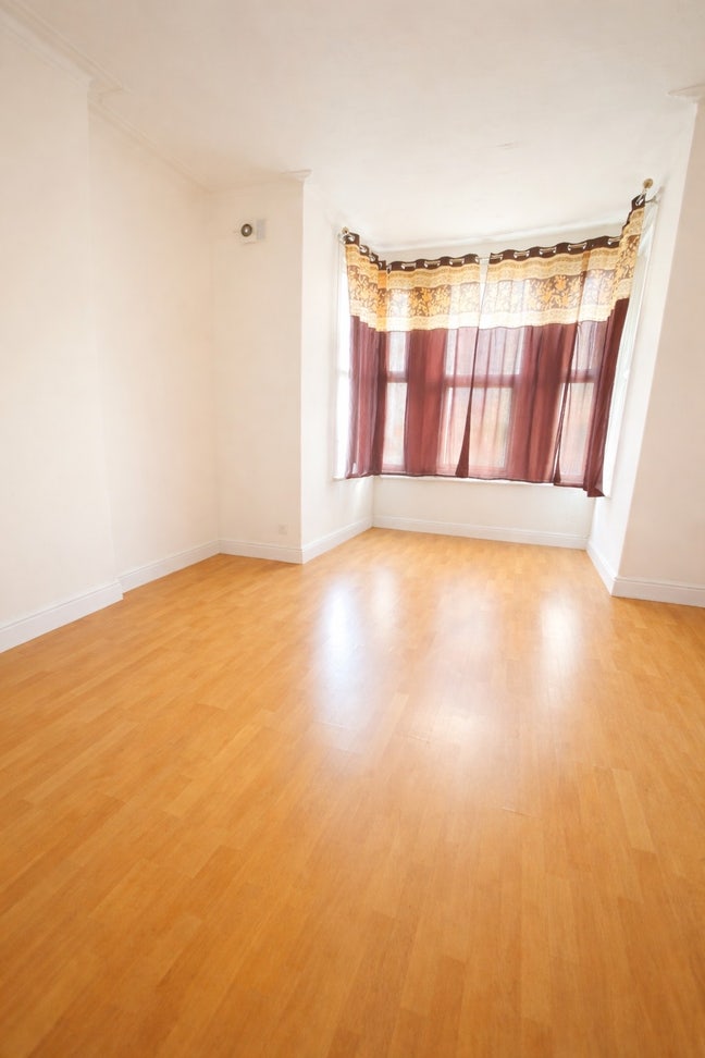 Double room for rent– professionals or couple Main Photo