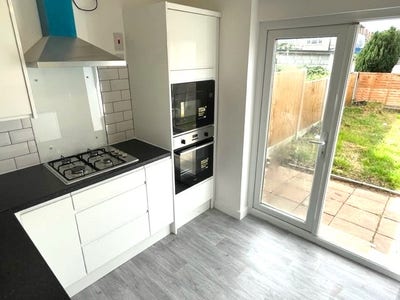 Lovely spacious two bedroom house RM9 Main Photo