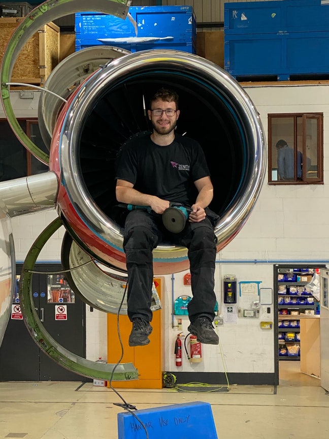 Looking for a 4 person max house share  Main Photo