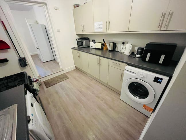 Room in a shared house 4 min walk to Maidston Town Main Photo
