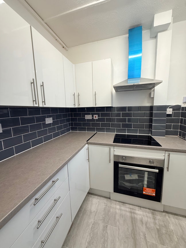 5 double bedrooms near Westfield - White City Main Photo