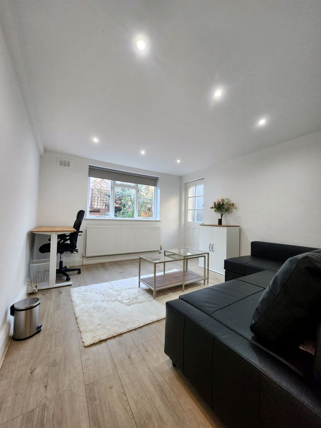 1 bed garden flat 5 mins from Queens Park Main Photo