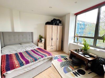 Beautiful double room in Bow 20/06 to 20/07 Main Photo