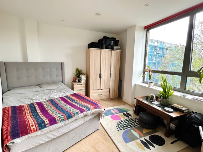 Beautiful double room in Bow 20/06 to 20/07 Main Photo