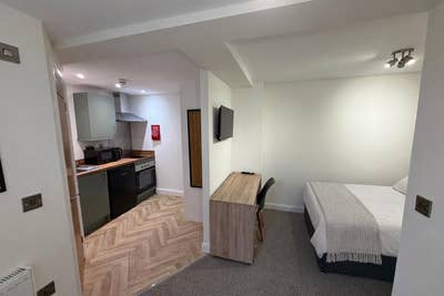 Newly Refurbished Ensuites and Studios  Main Photo