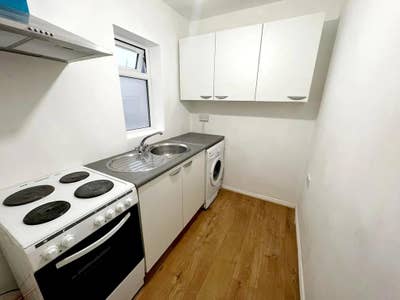 2 Bed - Seven Sisters - 4 Min Walk Main Photo