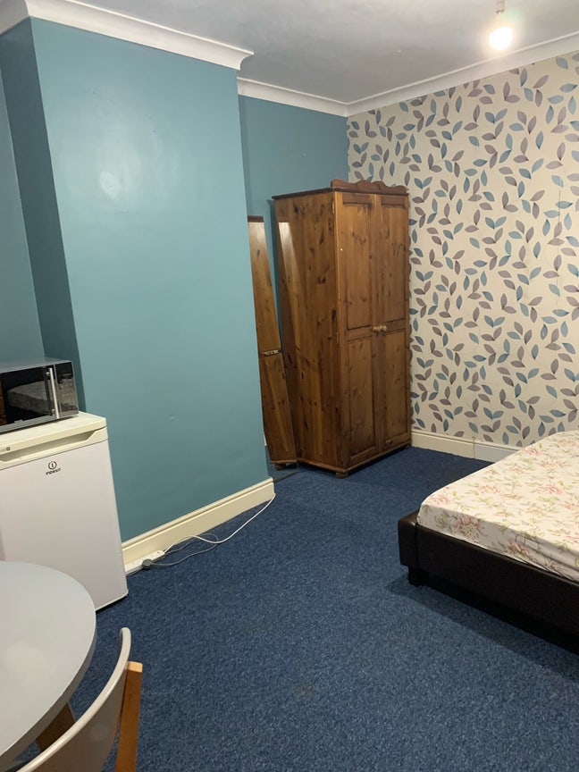 Large Double Room Main Photo