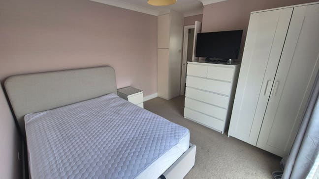 Furnished Double Room in Horsham RH12 Main Photo