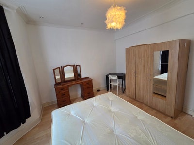Double Room, Painted, New Mattress, Bills Included Main Photo
