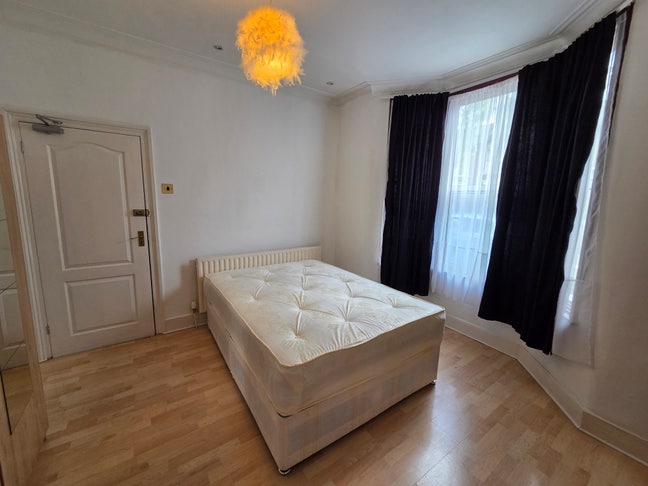 Newly Painted, New Mattress, All Bills Included Main Photo