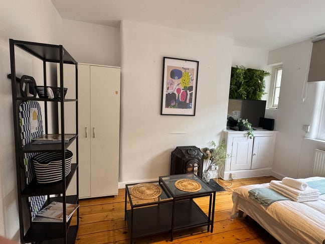 Beautiful 2 Double Bedroom Flat Inc All Bills WC2B Main Photo