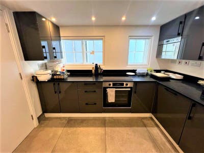 Large Double Room in Heart of Kings Cross Main Photo