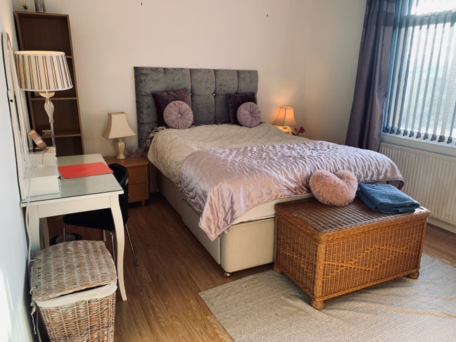 Female only cosy room ground floor w parking  Main Photo