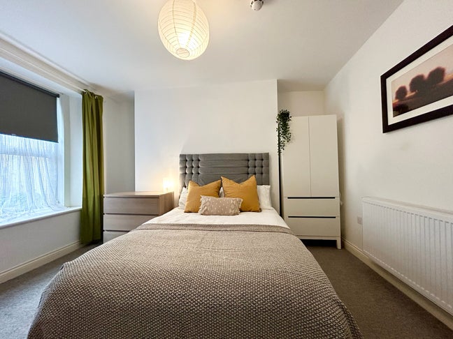 Double - All Bills, No Deposit, Cotham Brow Main Photo