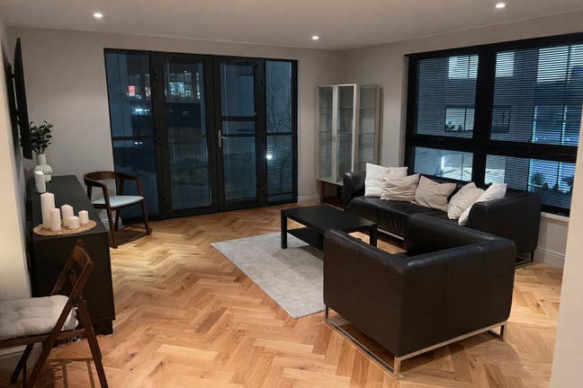 Stylish Room in Modern City Centre Apartment Main Photo