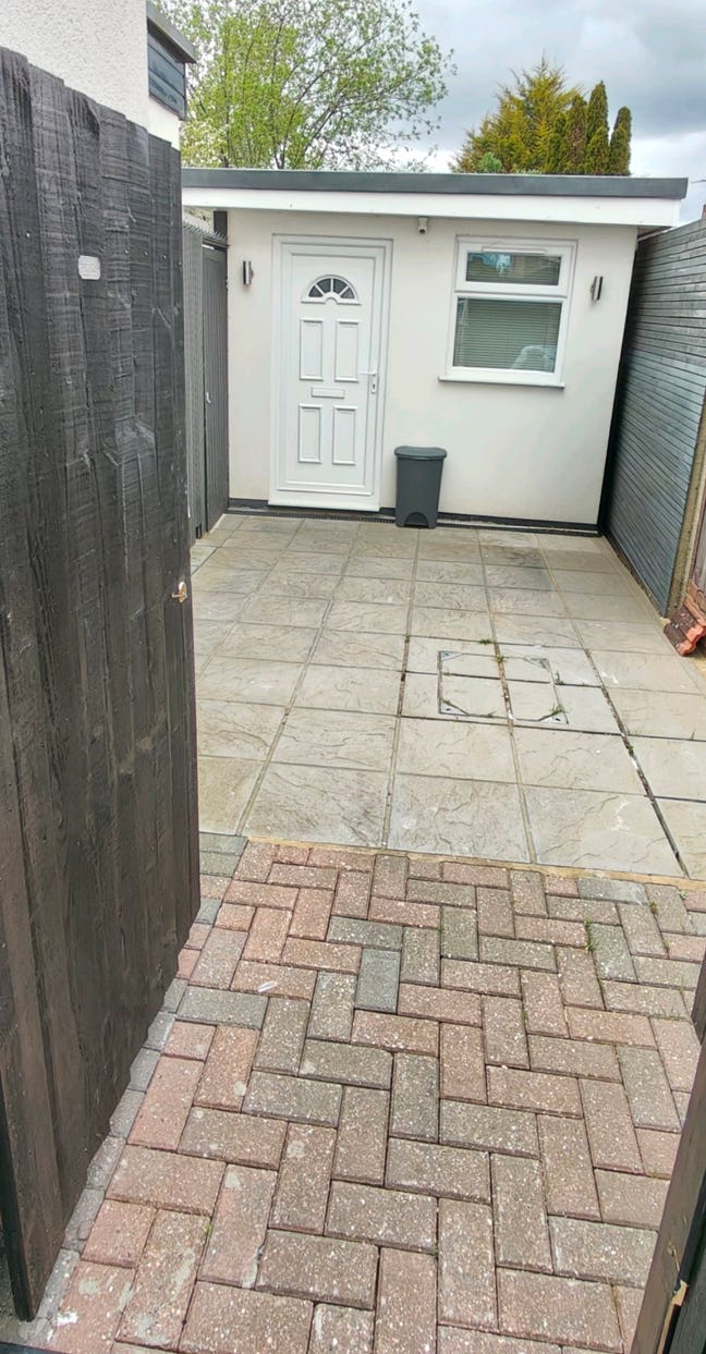 Studio Annexe - Bills Included - 5 Mins to Danson Main Photo