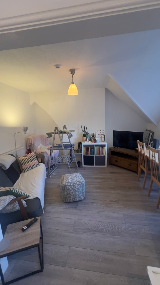  1 Double Bed Room Available (2 Bed Flat)  Main Photo