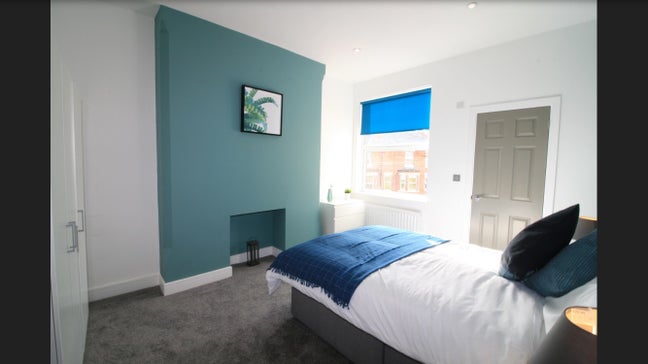  🔥 Ensuite Room Available! - City Centre / SH Main Photo