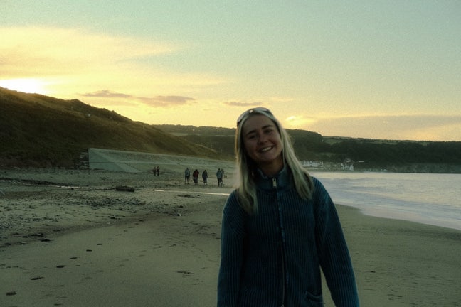 Hi I’m Ffion, I’m looking to move to Lond... Main Photo