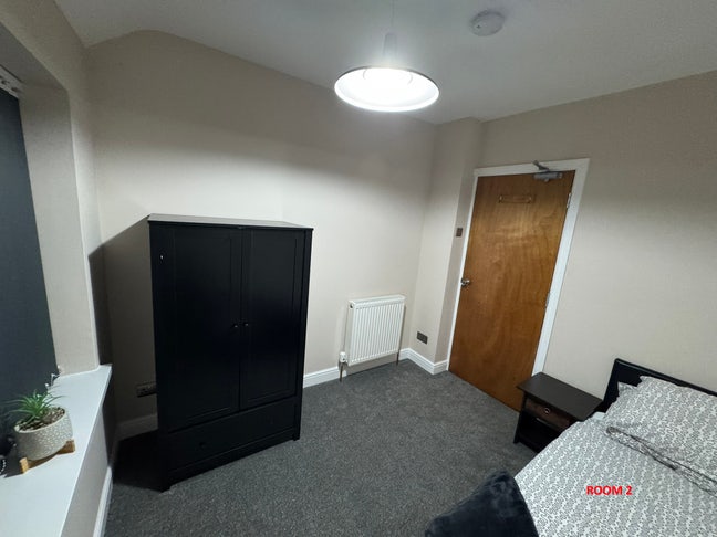 Single Recently Refurrbished Room Available. Main Photo