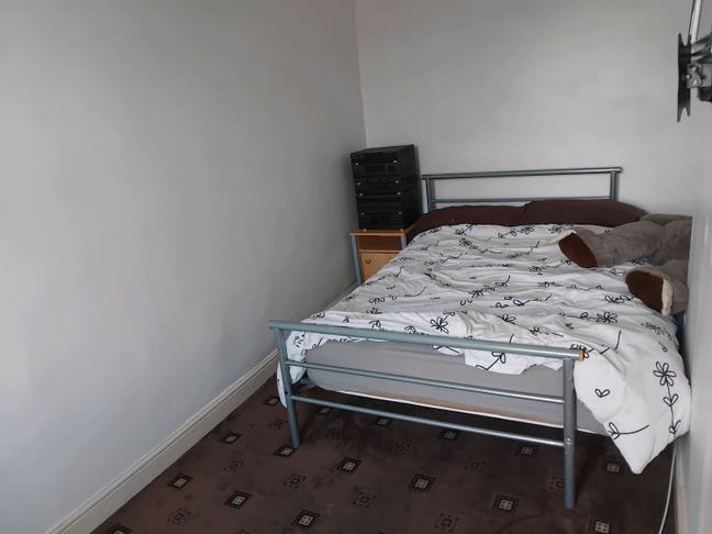 3 bedrooms in a shared 4 bedroom house to rent Main Photo