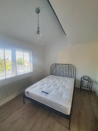 Lovely Double Bedroom with a Garden View Main Photo