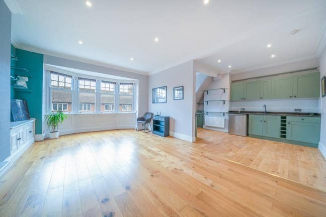 1 double bedroom flat - Gerrards Cross Town Centre Main Photo