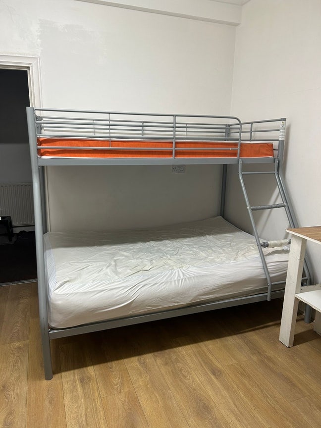 Room for rent Main Photo