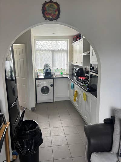 ** Large Double Room Available in B23 Area ** Main Photo