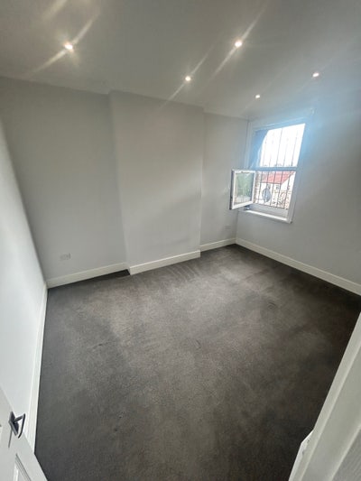 Double Room to Rent! Available Now Till August! Main Photo