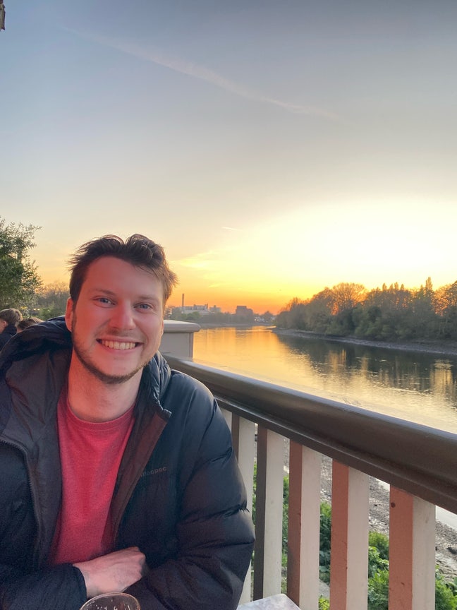 Professional Male seeking a double room/ buddy up Main Photo