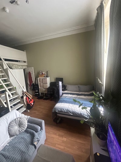 En-suite Double room in split-level flat  Main Photo