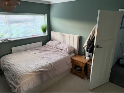 Large  Double Room &pound;700 Pm Main Photo