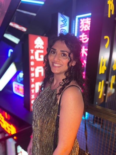 I am a professional female aged 28 looking fo... Main Photo