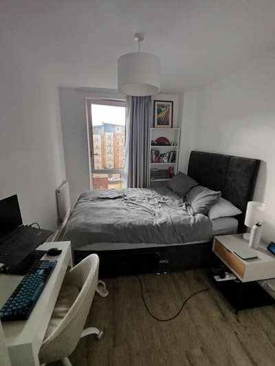 Double room w/ Private Bathroom in Middlewood Lock Main Photo