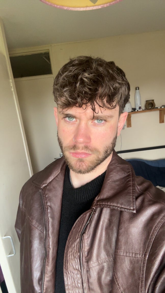 Looking for a room Main Photo